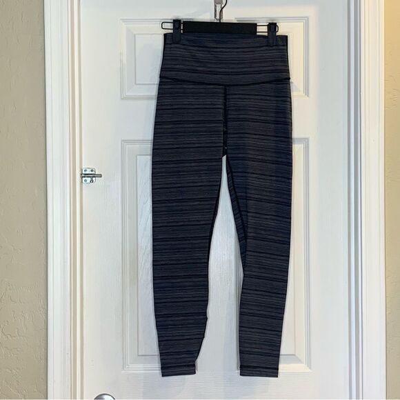Lululemon High Times Luxtreme 25” Leggings Black and Gray Striped Size 4 - Picture 6 of 7